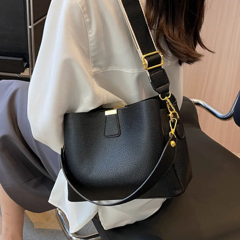2026 New Trendy Fashion Handheld Bucket Bag Large Capacity Crossbody Bag for Women High-end Feel Women's Bag