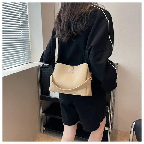 2026 New Trendy Fashion Handheld Bucket Bag Large Capacity Crossbody Bag for Women High-end Feel Women's Bag