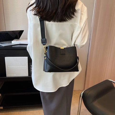 2026 New Trendy Fashion Handheld Bucket Bag Large Capacity Crossbody Bag for Women High-end Feel Women's Bag