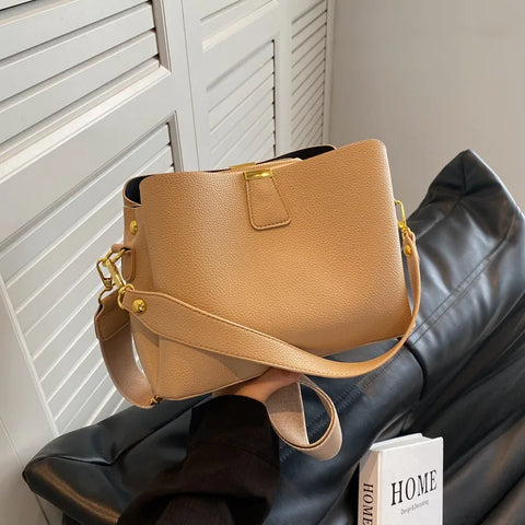 2026 New Trendy Fashion Handheld Bucket Bag Large Capacity Crossbody Bag for Women High-end Feel Women's Bag