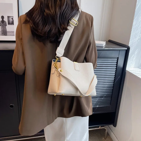 2026 New Trendy Fashion Handheld Bucket Bag Large Capacity Crossbody Bag for Women High-end Feel Women's Bag