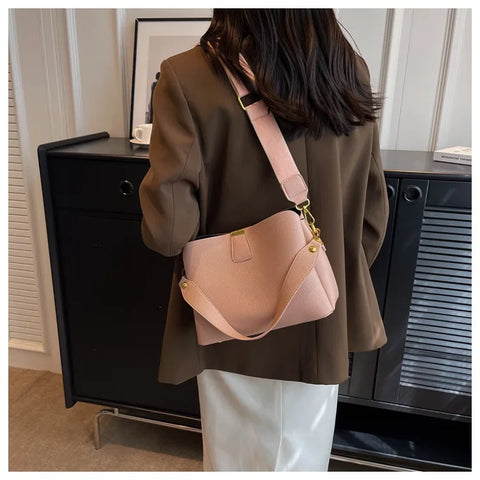 2026 New Trendy Fashion Handheld Bucket Bag Large Capacity Crossbody Bag for Women High-end Feel Women's Bag