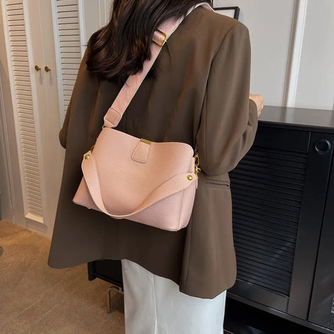 2026 New Trendy Fashion Handheld Bucket Bag Large Capacity Crossbody Bag for Women High-end Feel Women's Bag
